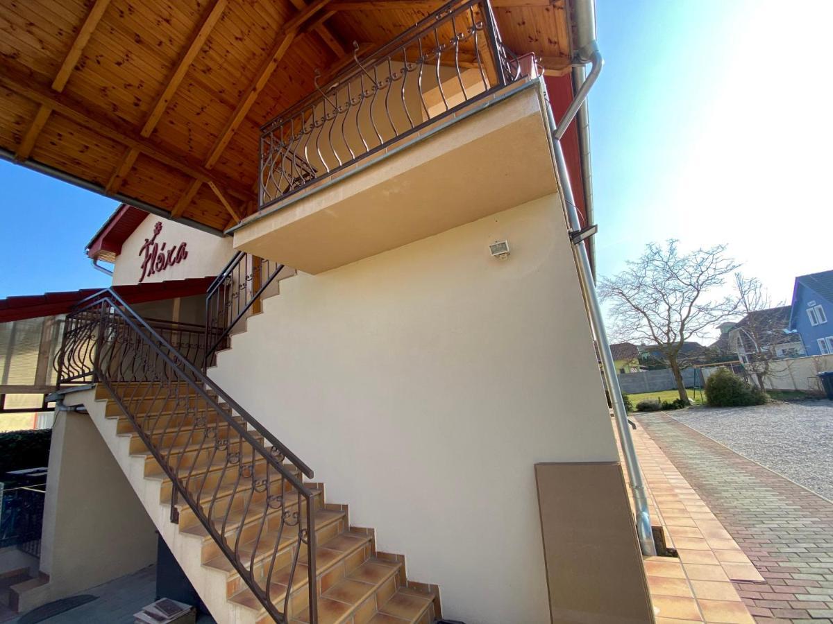 Apartmánový dom Flóra Veľký Meder Exterior foto