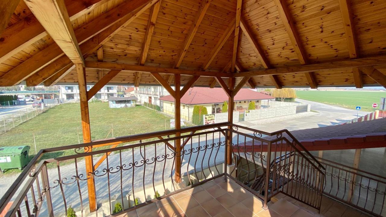 Apartmánový dom Flóra Veľký Meder Exterior foto