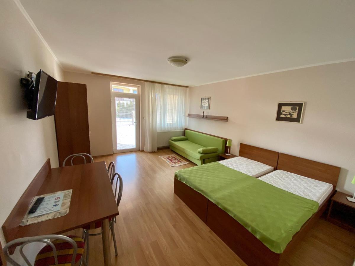 Apartmánový dom Flóra Veľký Meder Exterior foto